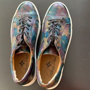 Patricia Nash leather size 7 shoes.